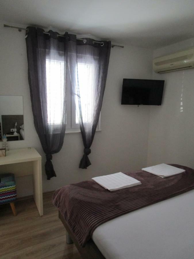 Apartmani Marinovic Apartment *